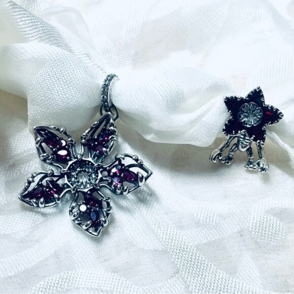 ⚡ NWOT 2 x Stranger Things Demogorgon Charms ✨ - Picture 2 of 14